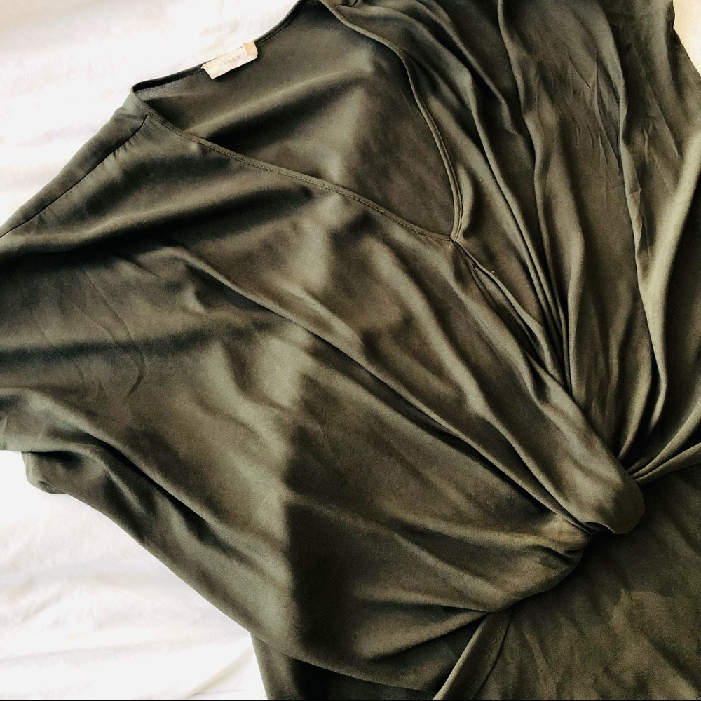 🚨FINAL OFFER🚨🌲LUSH🌲 TWISTED KNOT BLOUSE